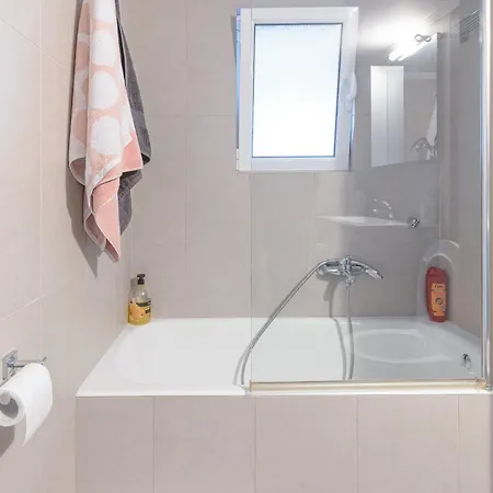 Apartment Kesariani's Luxury 750s.f /70 S.m 2 Bedrms 1,5km To Center 1,3 Metro Evangelismos *